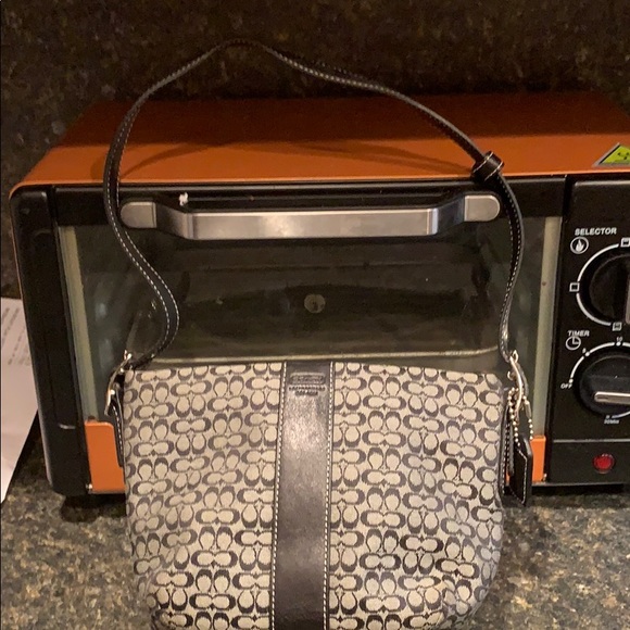 Coach Handbags - Gorgeous pre owned Coach handbag soooo cute!!!